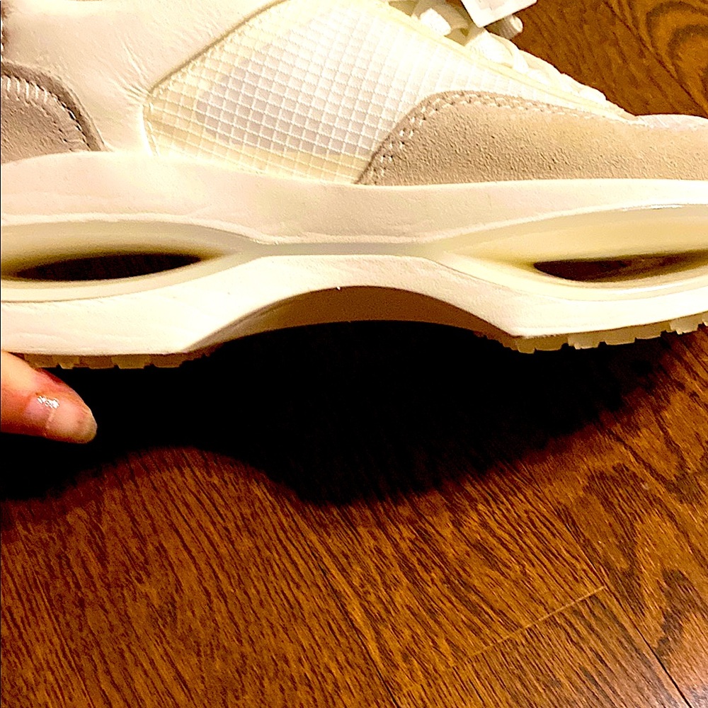 MNG- NWT Cream and White Sneakers with Breathable Mesh with a FREE gift 🎁 - Picture 10 of 15